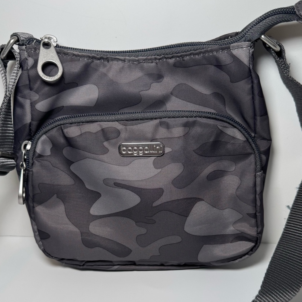 Baggillini camouflage small size crossbody
